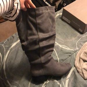 Wide calf gray suede size 7 boot